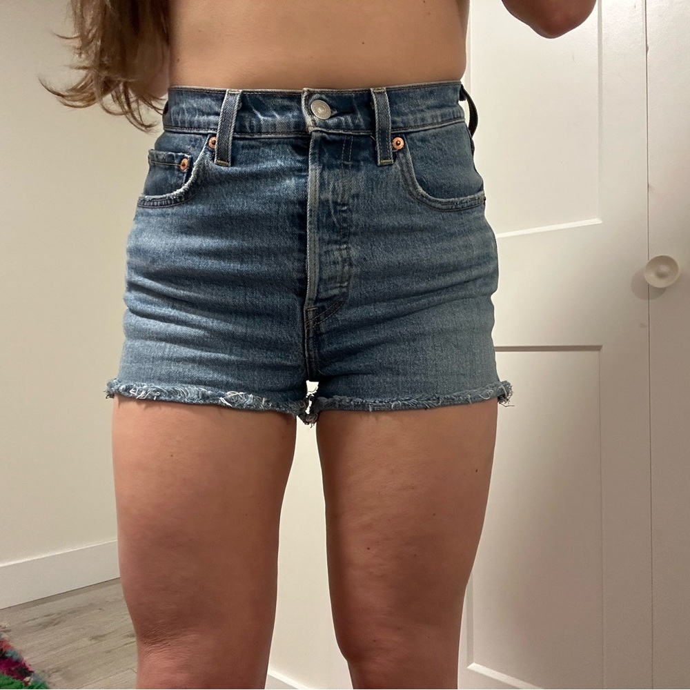 Levi’s rib cage shorts size 27